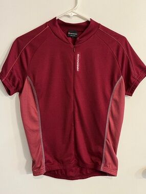 Women’s size medium maroon Schwinn bike jersey